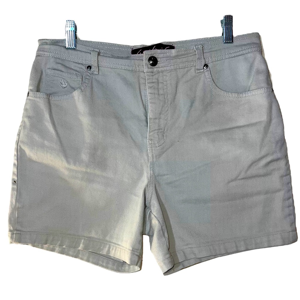Gloria Vanderbilt creme Jean shorts size 10
